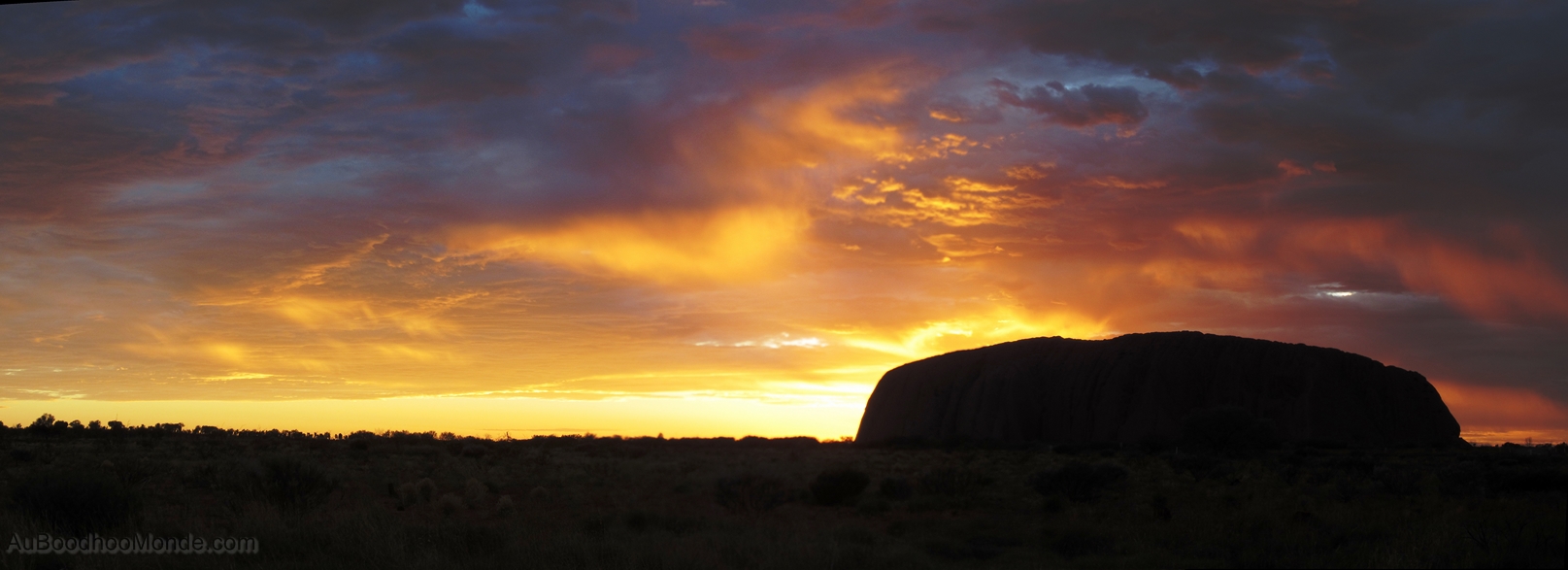 pano Uluru sunrise_small